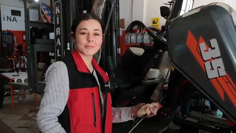 Melike Hanım: Sanayinin Güçlü Kadını Forklift Servisinde Çıraklık Yapıyor