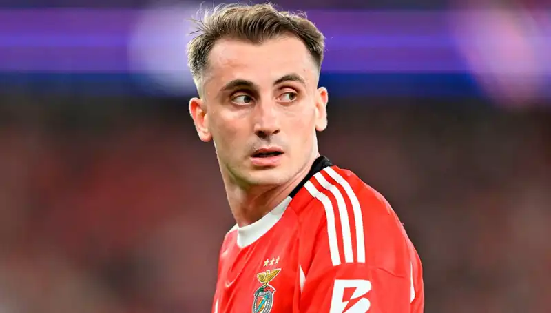 Kerem Aktürkoğlu Gece Yarısı Sürpriz Transfer Gelişmesiyle Fenerbahçe'ye İmza Atmaya Hazırlanıyor