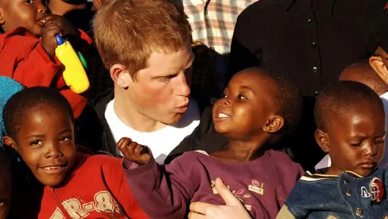 Prens Harry, 20 Yıl Önce Kurduğu Afrika Yardım Kuruluşundan İstifa Etti
