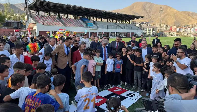 Hakkari'de Coşku Dolu Bir Anadolu Şenliği Başladı!