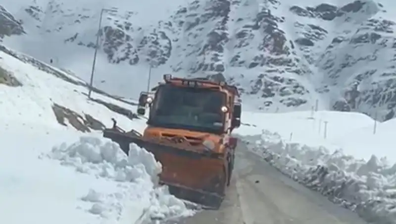 Kar Engeline Rağmen Kapalı Olan Geçit, Bir Haftada Yeniden Açıldı!
