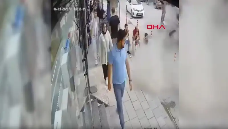 TIR Lastiği Patladı, İki Taraflı Korku Dolu Anlar Yaşandı