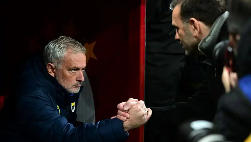 : Derbiye Geri Sayım: Mourinho ve Okan Buruk Üçüncü Kez Karşı Karşıya