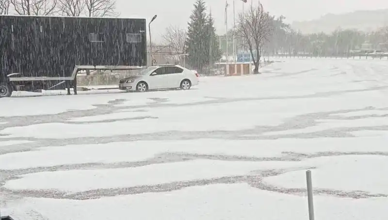 Tekirdağ'ı Beyaz Örtüyle Kaplayan Dolu Yağışı: İşte Tüm Detaylar