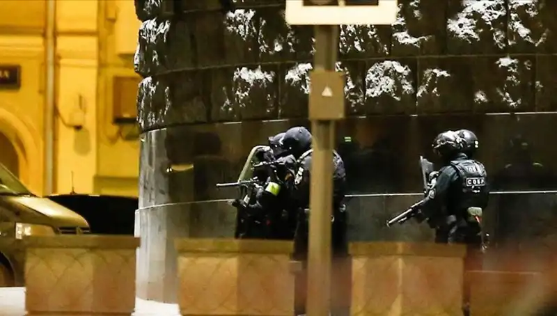 Rusya'da Şok Edici Silahlı Saldırı: Çatıdan Rastgele Ateş Açan Zanlı