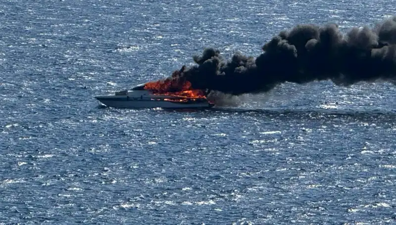 İzmir'de Motoryat Yangını: Yangın Anı ve Sonrası Herkesi Şaşırttı